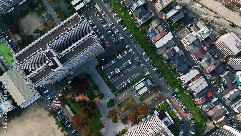 Fototapeta premium 住宅地の真俯瞰ドローン空撮