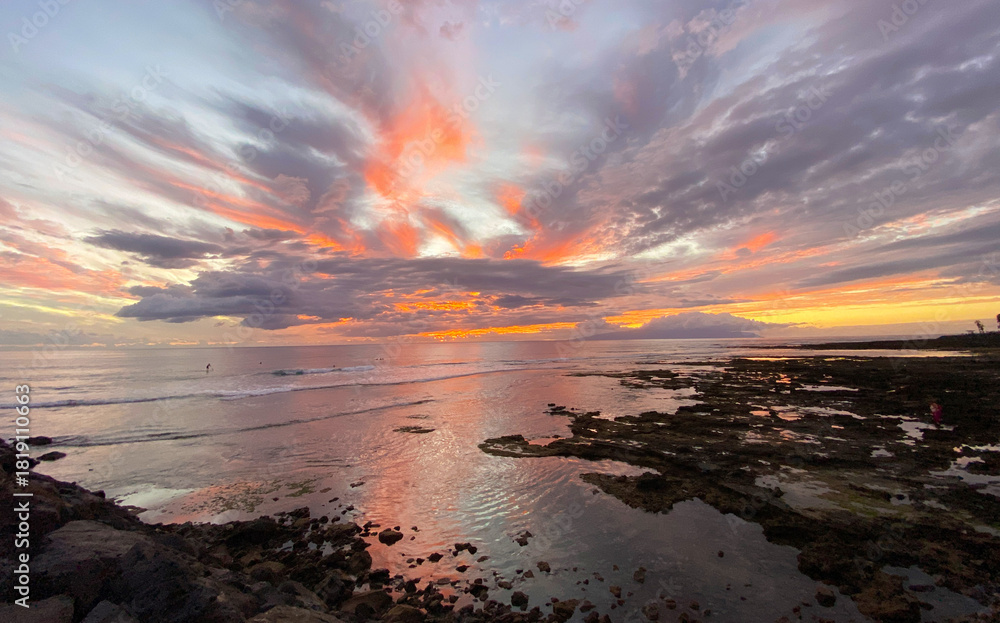 Obraz premium Beautiful ocean sunset in El Camison beach, Tenerife, Canary Islands, Spain. Travel concept.