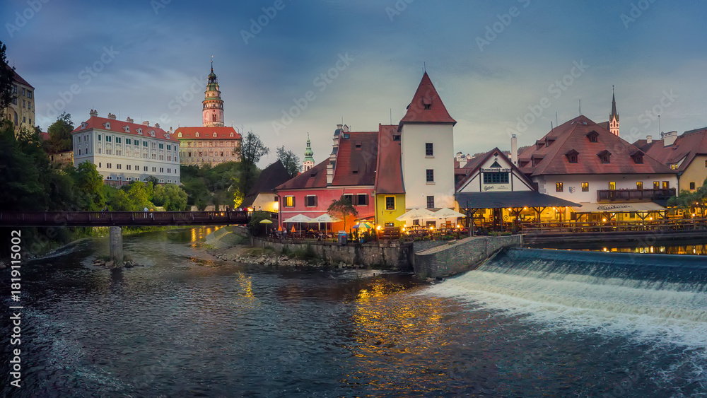 Obraz premium by the Vltava River at sunrise