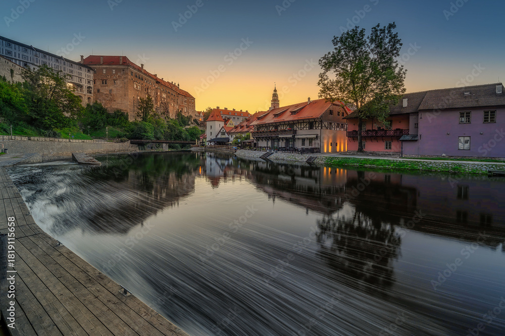Fototapeta premium by the Vltava River at sunrise