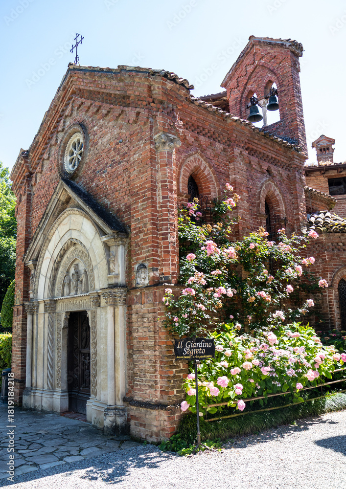 Φωτογραφία One of the most beautiful villages in Italy, Grazzano Visconti