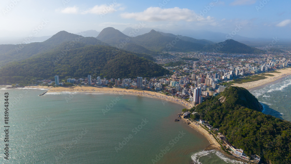 Obraz premium Praia de Matinhos, Parana. Aerial view of Praia Brava, in Caiobá and city of Matinhos, Paraná, Brazil