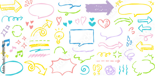 手描きの装飾セット。かわいい線画。ふきだし、矢印、星、ハートなど。ペンで描いた感情のアイコン。