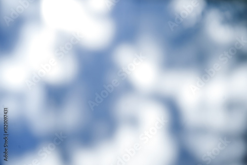 青と白のぼかし背景