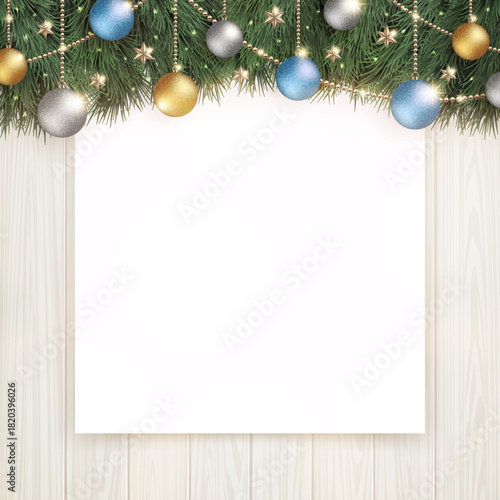 光輝くクリスマスツリーと、白の木目の背景に白無地のボード