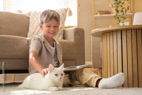 Little boy with cute cat re...