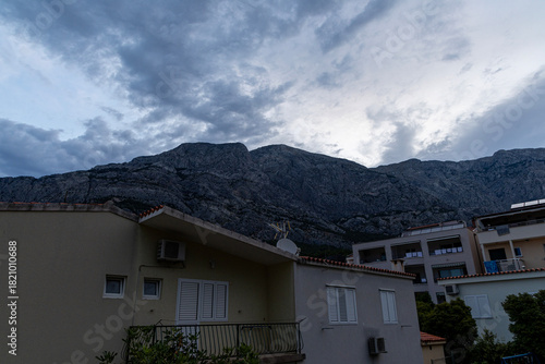 Fototapeta Naklejka Na Ścianę i Meble -  View of the mountains and the city of Baska Voda. Croatia