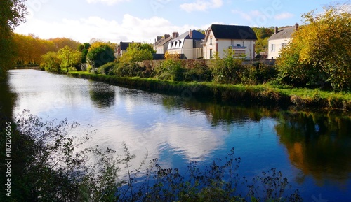 Cuadro en lienzo Grand canal de la rivière Loing à Nemours en Seine-et-Marne France Europe