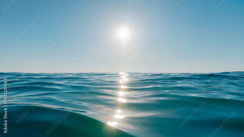 Obraz premium Sunlight reflecting on the ocean waves creating a beautiful and peaceful scene on a bright sunny day