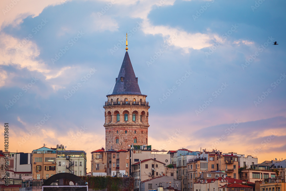 Fototapeta premium Galata Tower at sunrise. Magnificent cityscape of Istanbul in the morning.