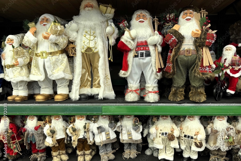 Obraz premium Colorful display of Santa Claus figures at a Christmas market showcasing various styles and outfits