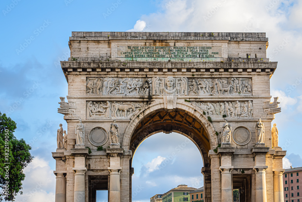 Fototapeta premium Arch of Victory (Arco della Vittoria) or Monument to the Fallen, memorial monument located in Piazza della Vittoria. GENOA, ITALY.