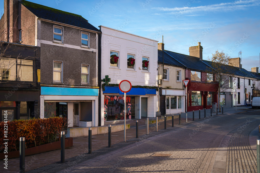 Φωτογραφία Athlone historic downtown shopping street in the heart of Ireland, lined with charming storefronts and civic heritage architecture