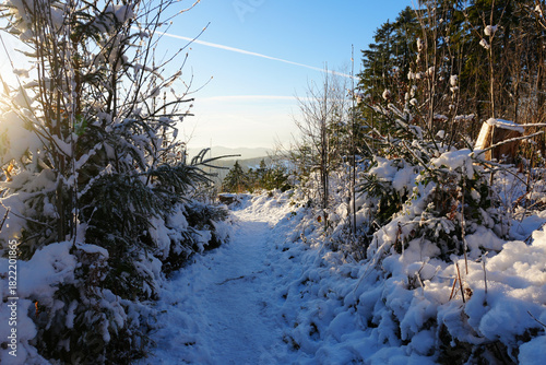 Wunderschöne Winterlandschaft im Hils ein Mittelgebirgszug bei Delligsen in Niedersachsen 