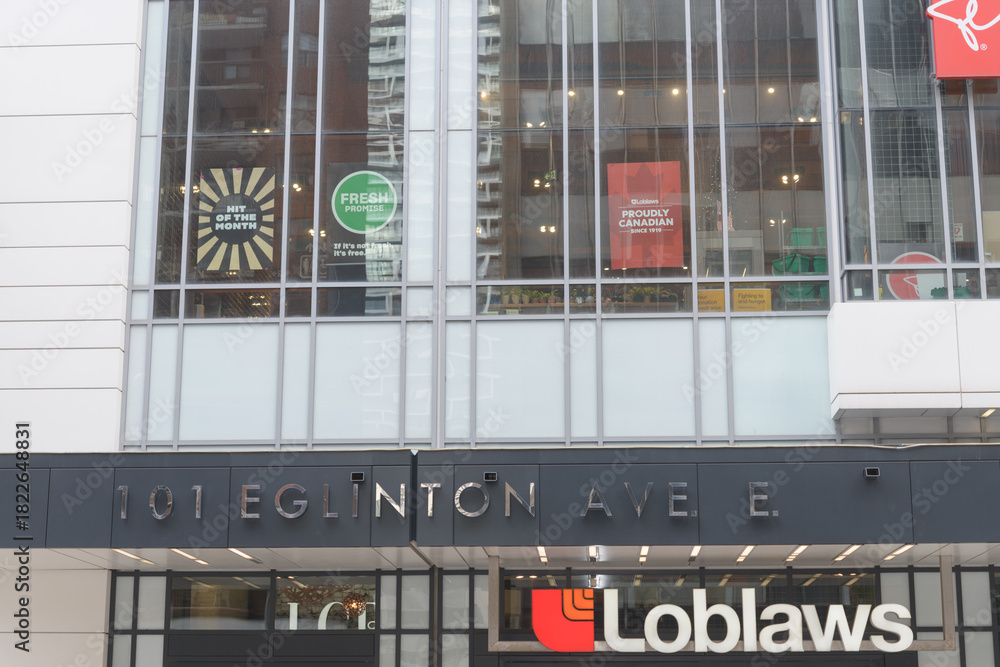 Obraz premium exterior building facade sign of Loblaws Eglinton Avenue, 101 Eglinton Av E, Toronto