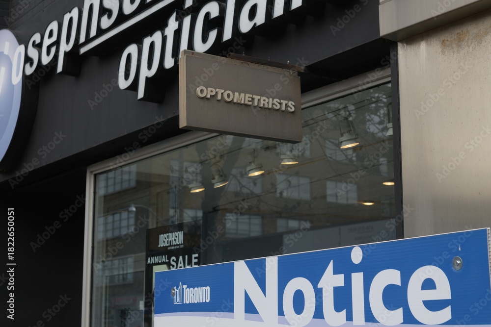 Obraz premium exterior Josephson Opticians 466 Eglinton Av W, Toronto