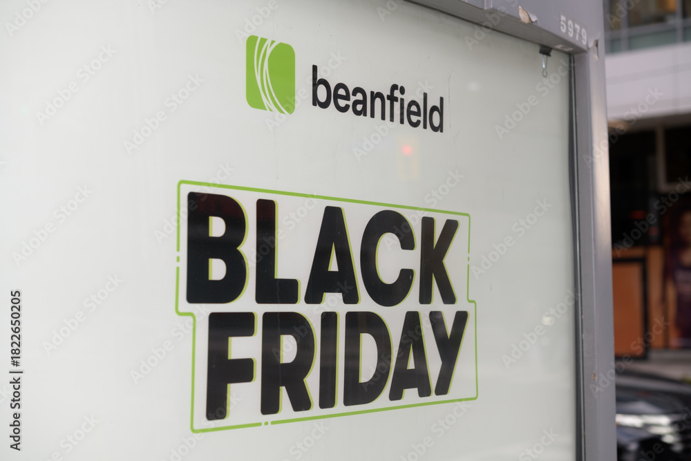 Obraz premium beanfield Black Friday bus shelter poster, Toronto