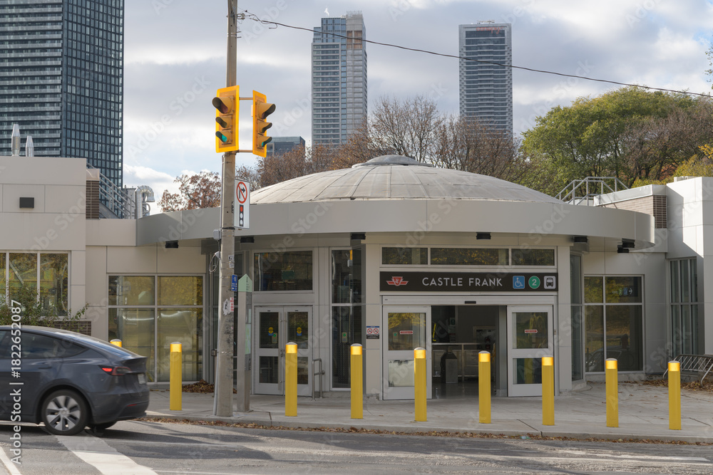 Fototapeta premium exterior of Castle Frank Station, Line 2 (Bloor Danforth), located at 600 Bloor St E, Toronto