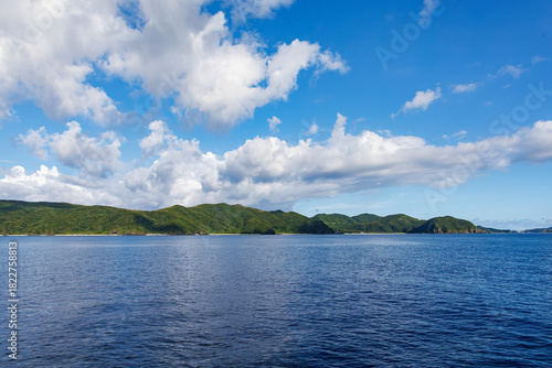 Wallpaper Mural 高速船クイーンざまみ3,慶良間諸島の座間味島等へゆく高速ジェットフェリー。
クイーンざまみ3号に乗船した。
沖縄県島尻郡慶良間諸島2025
 Torontodigital.ca