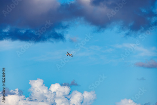 航空自衛隊の輸送機が上空を通過する。
沖縄県那覇市那覇泊港
沖縄の海の玄関口、那覇泊港。
慶良間諸島の座間味島等へゆく高速ジェットフェリー。
クイーンざまみ3号に乗船した。
2025

