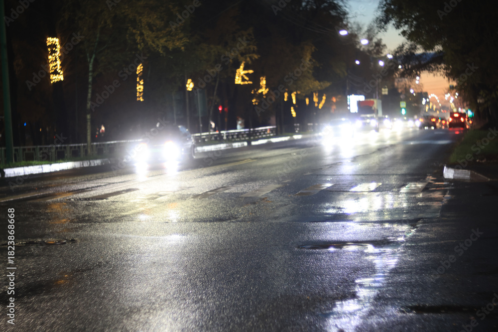Fototapeta premium Night city blurred background, bokeh in autumn city traffic cars
