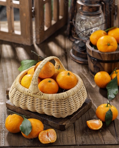 Foto Fresh mandarin oranges fruit or tangerines with leaves