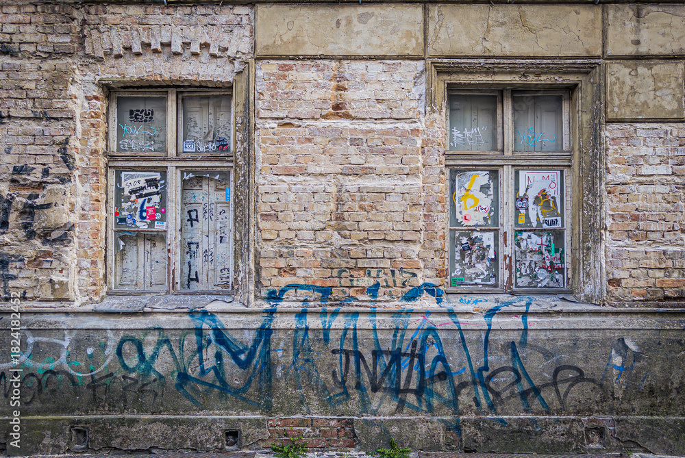 Ταπετσαρία Marode Hauswand mit Graffiti, Berlin-Mitte, Berlin, Deutschland, Europa