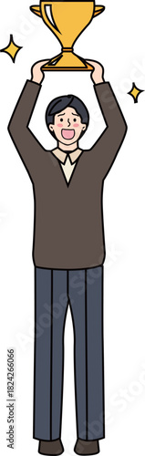 トロフィーを掲げて喜ぶ男性の達成シーン