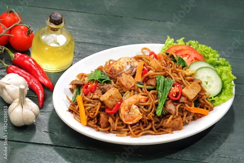 Mie Goreng Mamak is a typical Malaysian dish which is famous for its rich and appetizing taste