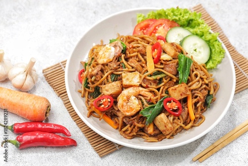 Mie Goreng Mamak is a typical Malaysian dish which is famous for its rich and appetizing taste