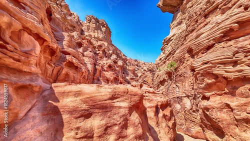 Foto Scenic canyon landscape in the desert of South Sinai, Egypt