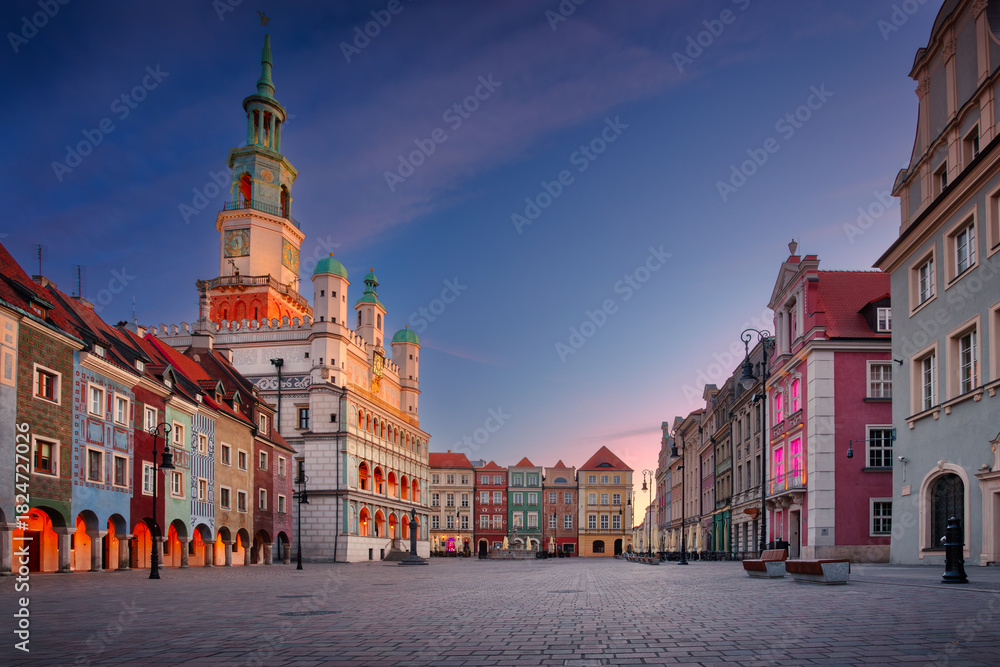 Fototapeta premium Poznan, Poland. Cityscape image of Old Market Square in Poznan, Poland at beautiful sunrise.