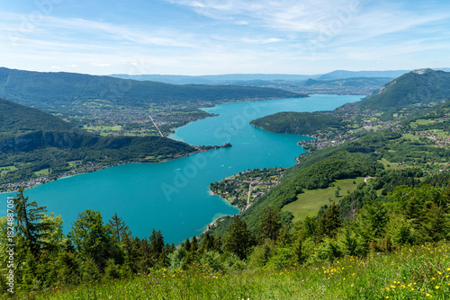 Le lac d'Annecy est situé en Haute-Savoie