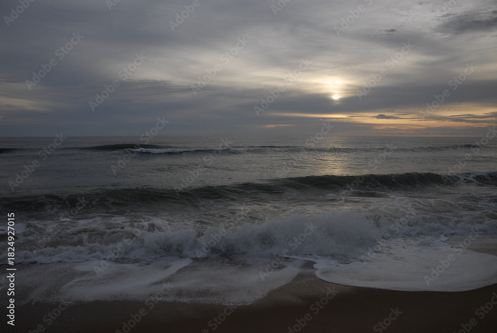 Fototapeta premium Bor Dan Beach_Cloudy Sun set1