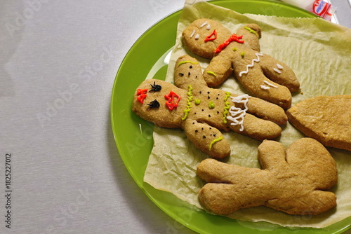 Decorated gingerbread men on a green plate