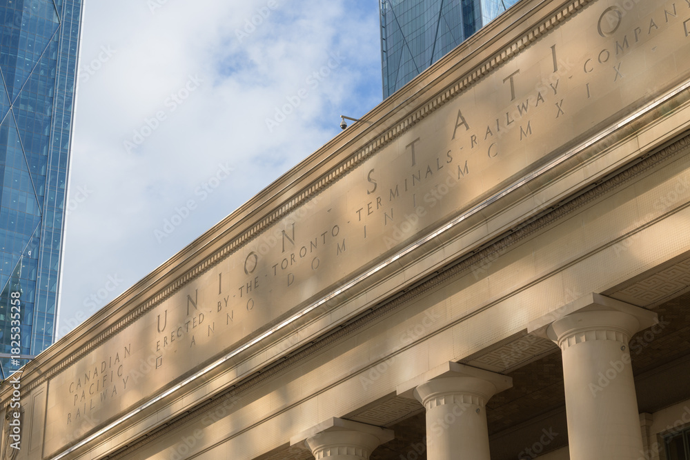Fototapeta premium facade detail of Union Station, Toronto