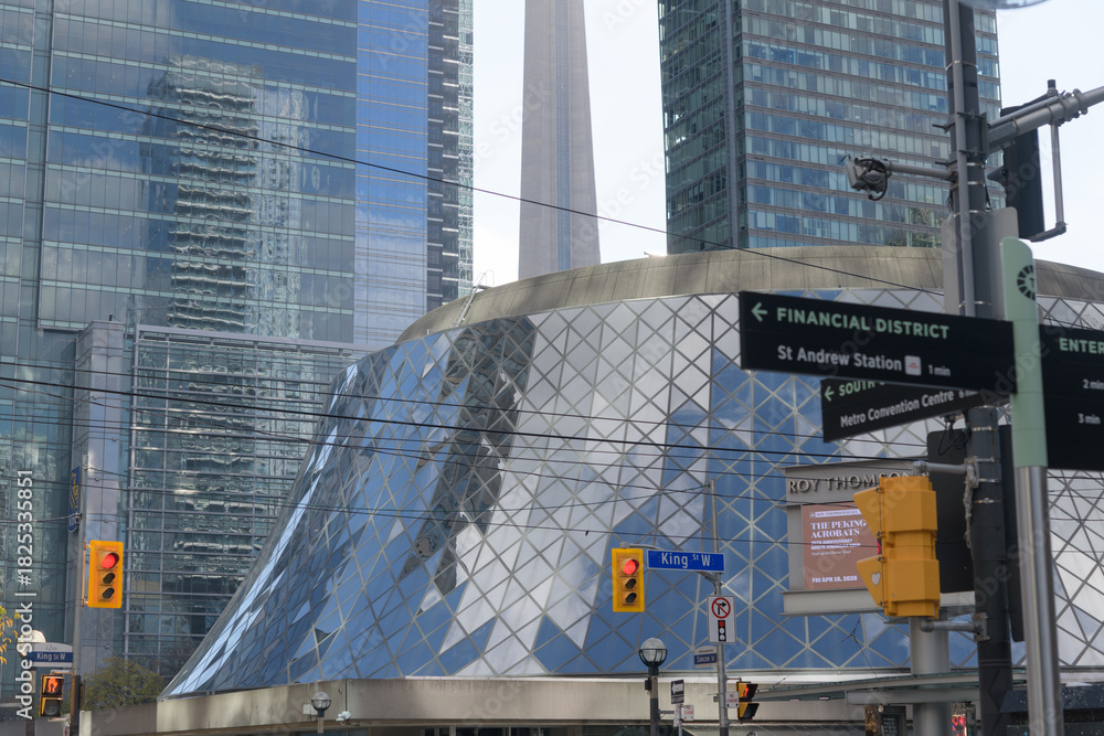 Obraz premium (bottom) Roy Thomson Hall detail and buildings at the southwest corner of Simcoe St and King St W, Toronto