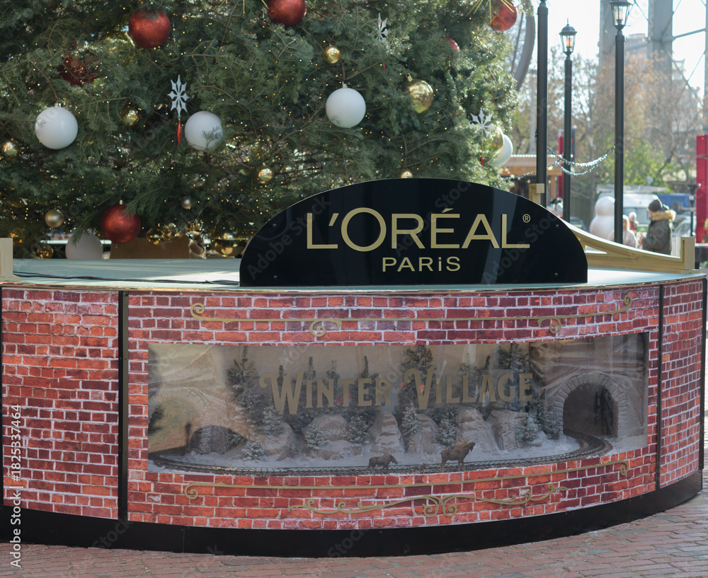 Fototapeta premium Christmas Tree at The Distillery Winter Village Presented by L'Oréal Paris, Toronto