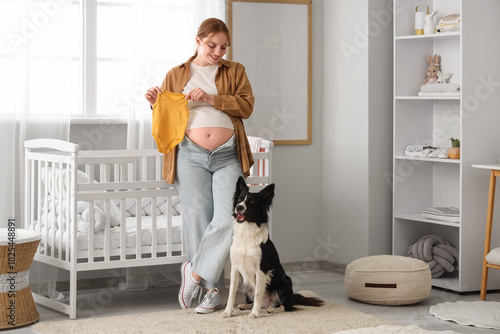 Young pregnant woman with b...