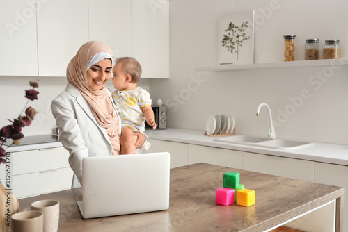 Young Muslim business mothe...