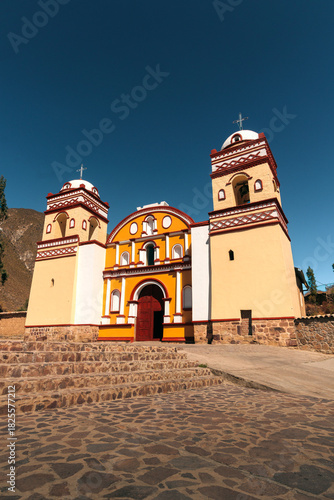 iglesia y ciudad de huayatará en huancavelica