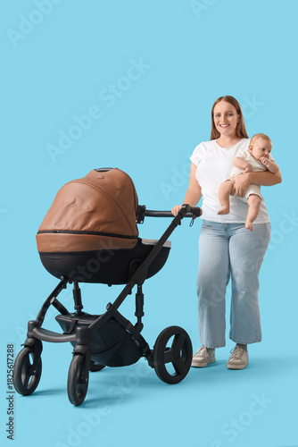 Young mother with her littl...
