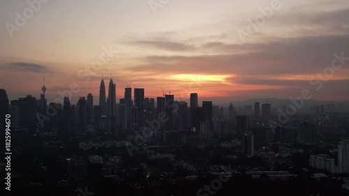 Wallpaper Mural Zoom in aerial view of Kuala Lumpur area during sunsets. Torontodigital.ca