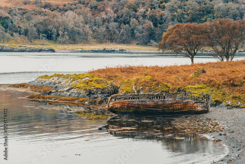 Schiffswrack in der Horseshoe Bay der Insel Kerrera in Schottland, Argyle