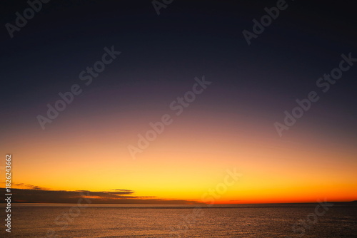 美しい黄昏の海