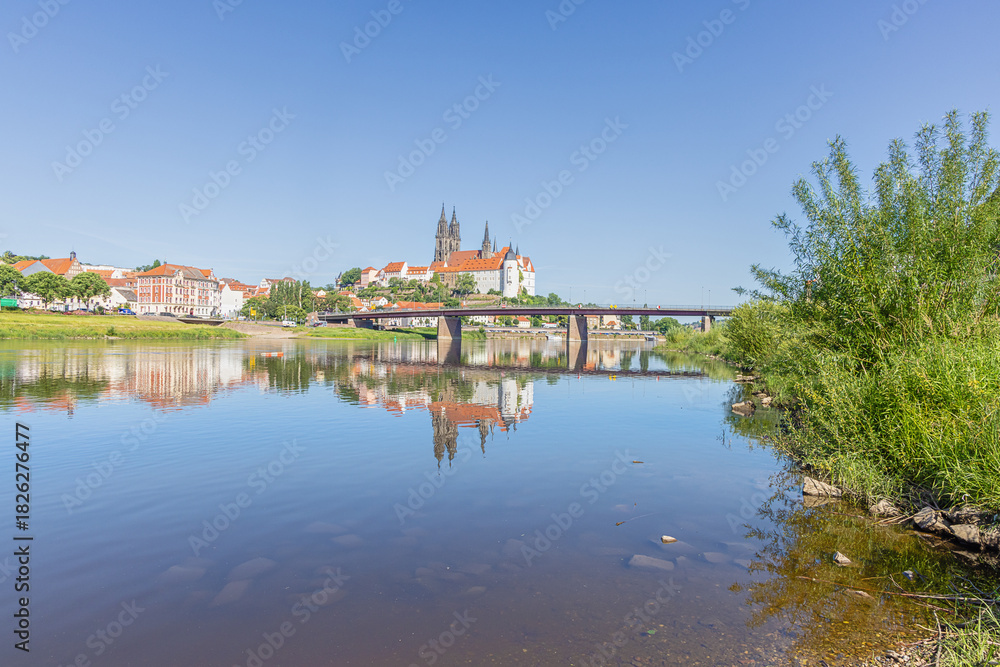 Obraz premium View of Meissen from the banks of the Elbe with castle hill, cathedral and Albrechtsburg