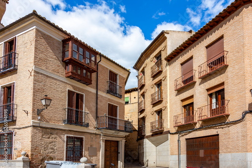 Fototapeta Naklejka Na Ścianę i Meble -  Streets and architecture of old town in Toledo, Spain