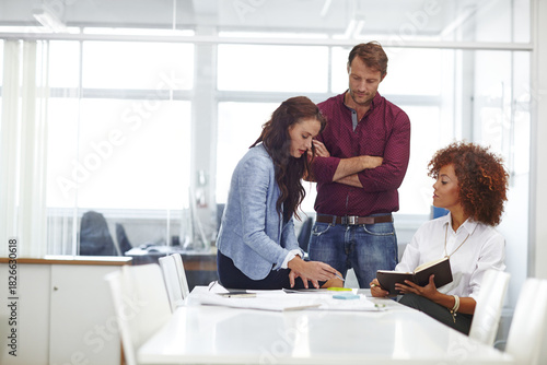 Cuadro en lienzo Business, people and talk in office with diary for schedule review, daily goals and collaboration