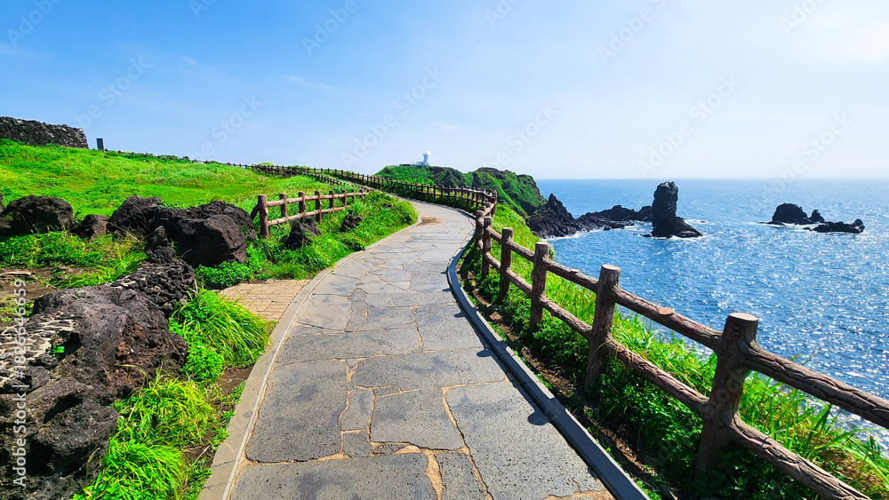 Fototapeta premium Beautiful scenery along the coastal road.