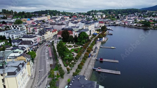 Drone flight over Traunsee toward Kurpark and Rathausplatz in Gmunden
